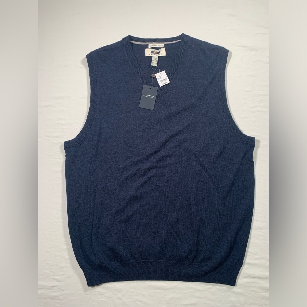 Joseph Abboud Men's Navy Sweater Vest
NWT 
Size :X-Large
